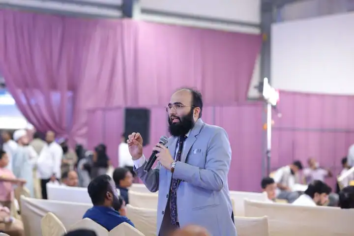 Dr Khizer Junaidy speaking to the audience